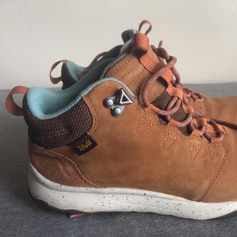 Teva women's arrowhead boots